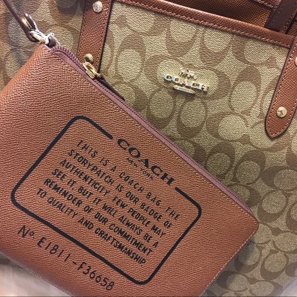 ❌SOLD❌ NWT COACH Signature Reversible Tote Khaki - Picture 8 of 8